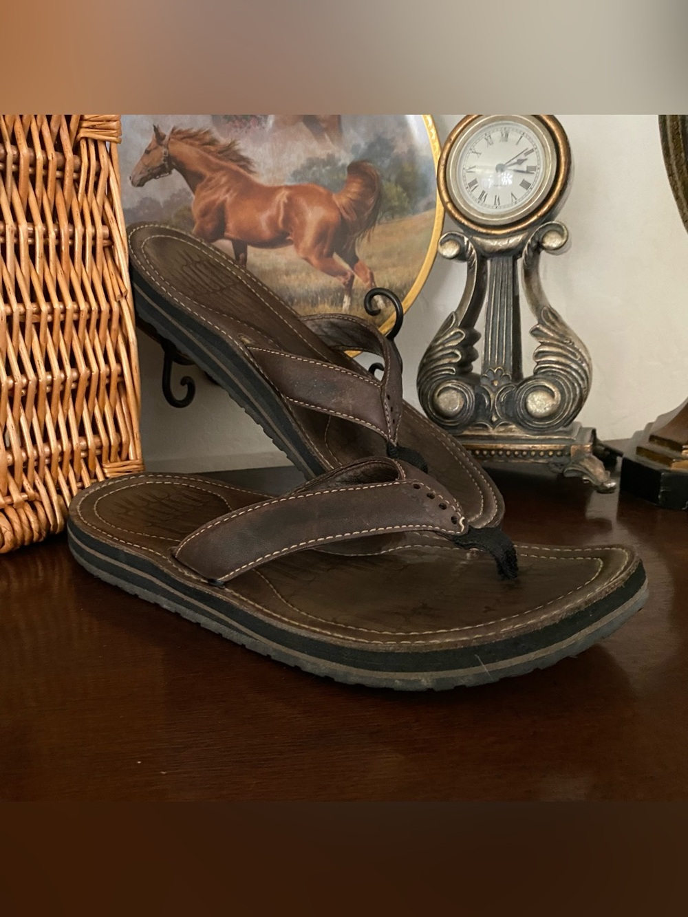 Teva Men’s 9 Brown Leather Sandals Flip-Flops Rugged Outsoles Outdoor Activewear